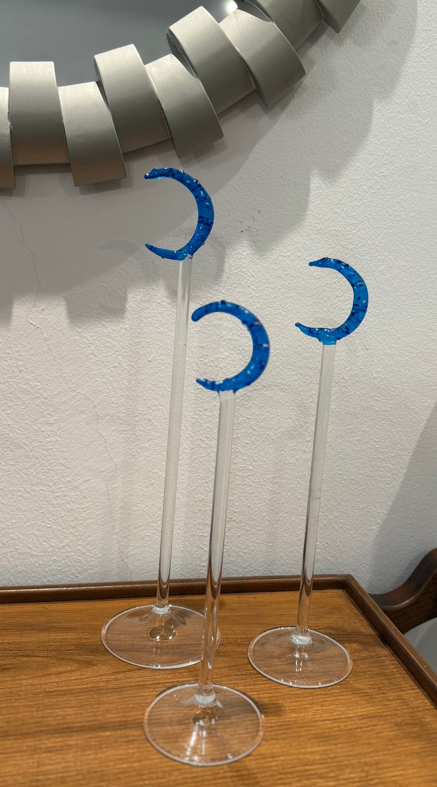 Crescent sticks π