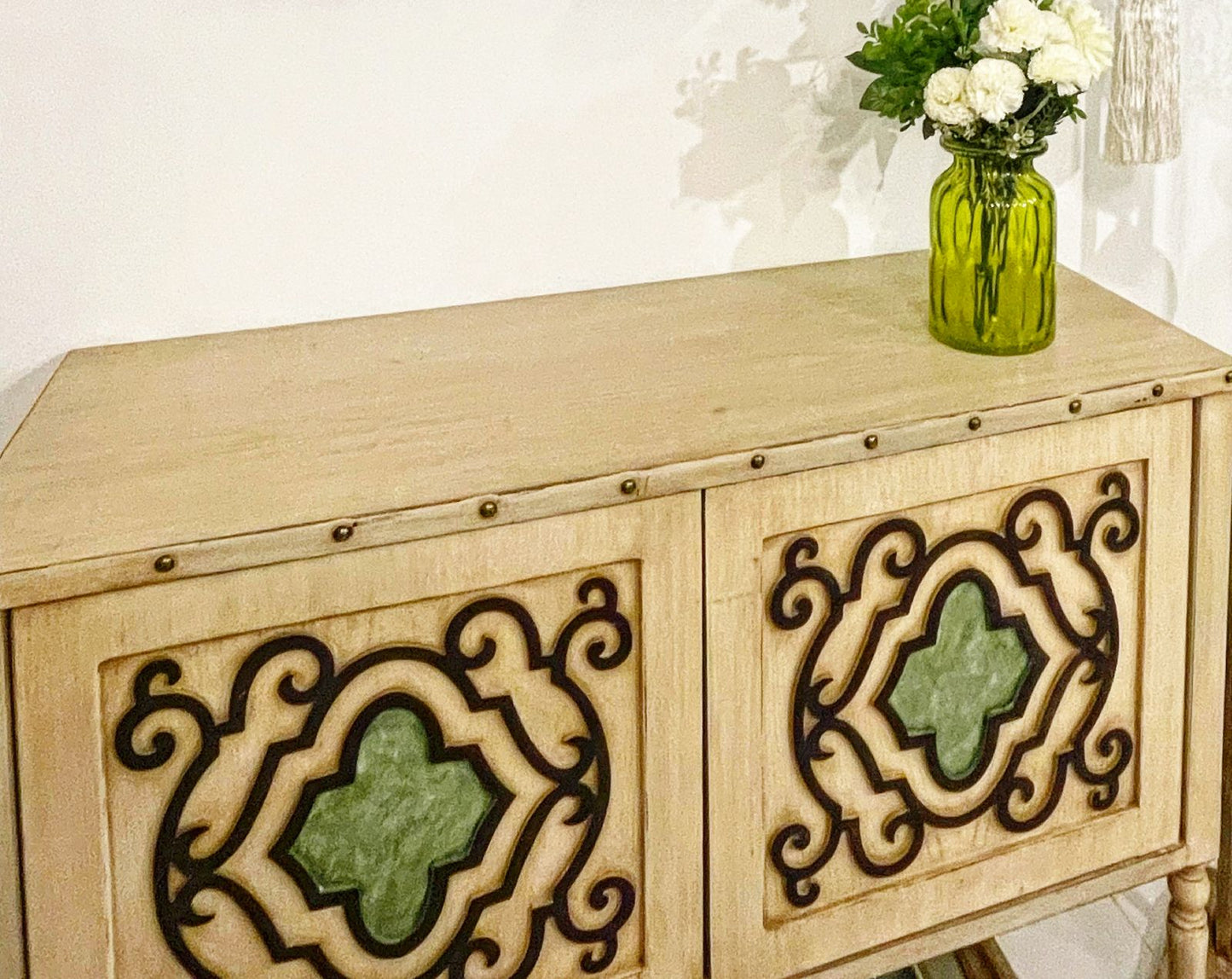 Diva engraved console