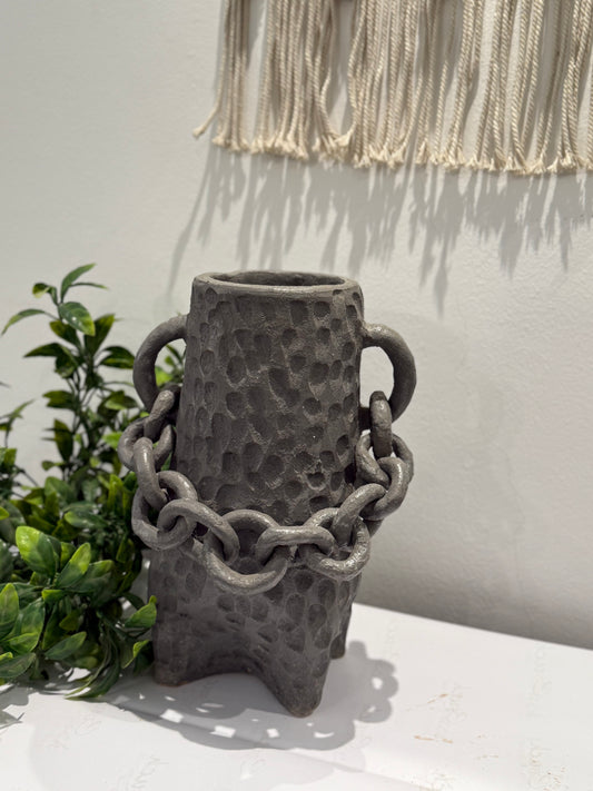 Irregular chain vase