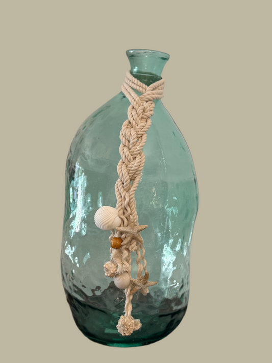 Irregular shape vase with shells 🐚